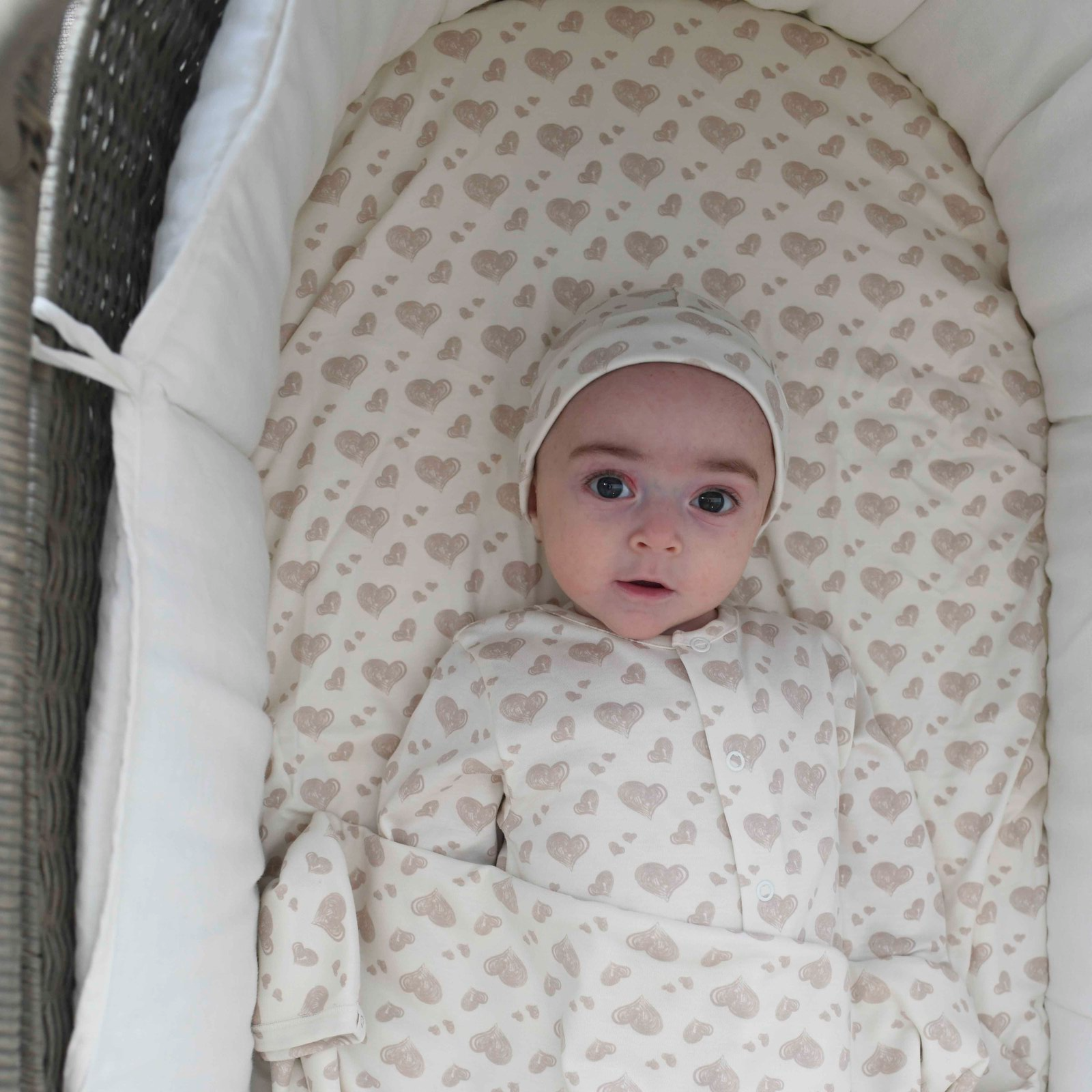 BASSINET SHEET / CHANGING PAD COVER - HEARTS