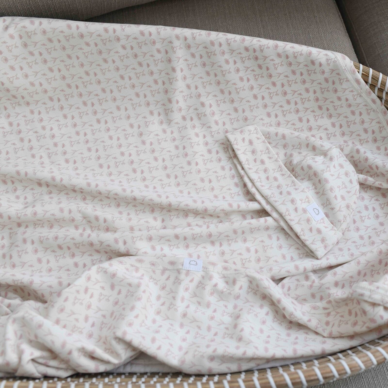 RECEIVING BLANKET - HAND DRAWN FLOWERS