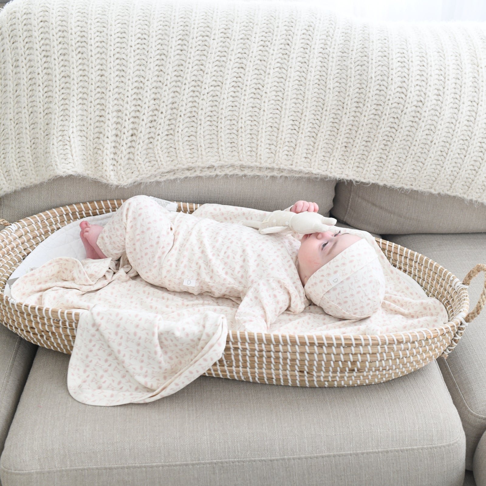 RECEIVING BLANKET - HAND DRAWN FLOWERS